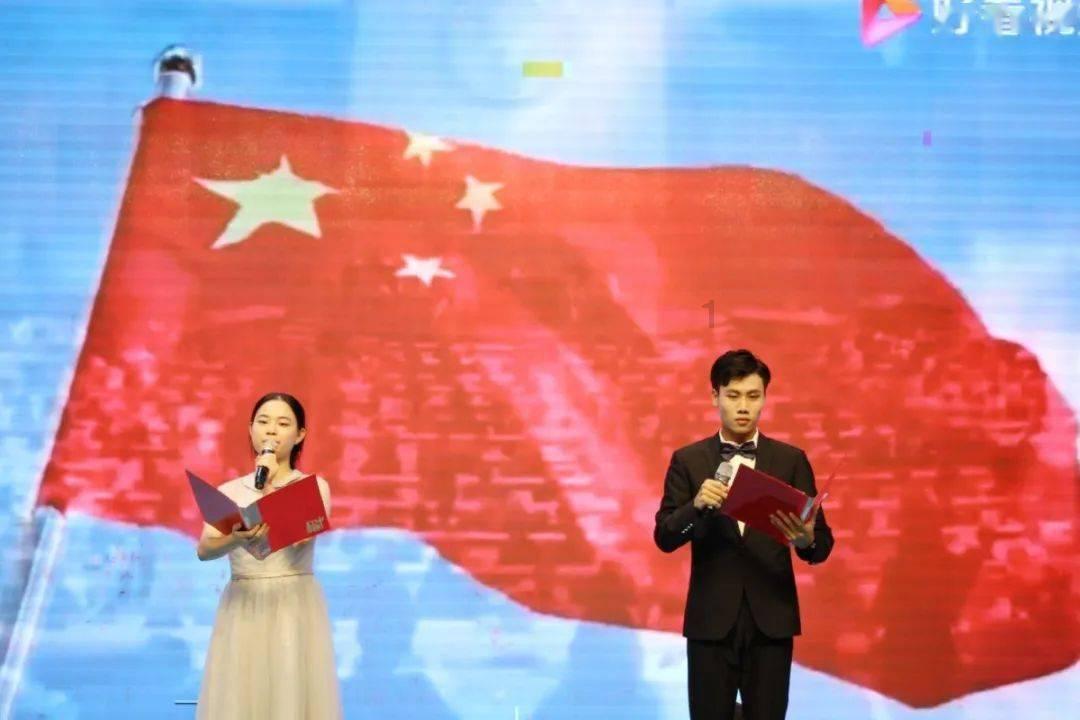 一大爷理发时晕倒，理发师掐人中唤醒，谁知又二次晕倒......